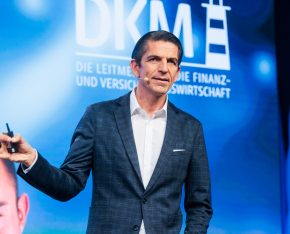 Deniz Aytekin, FIFA-Schiedsrichter und Unternehmer